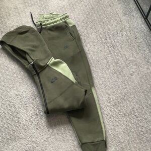 Nike Green Tapered Joggers with Elastic Cuffs